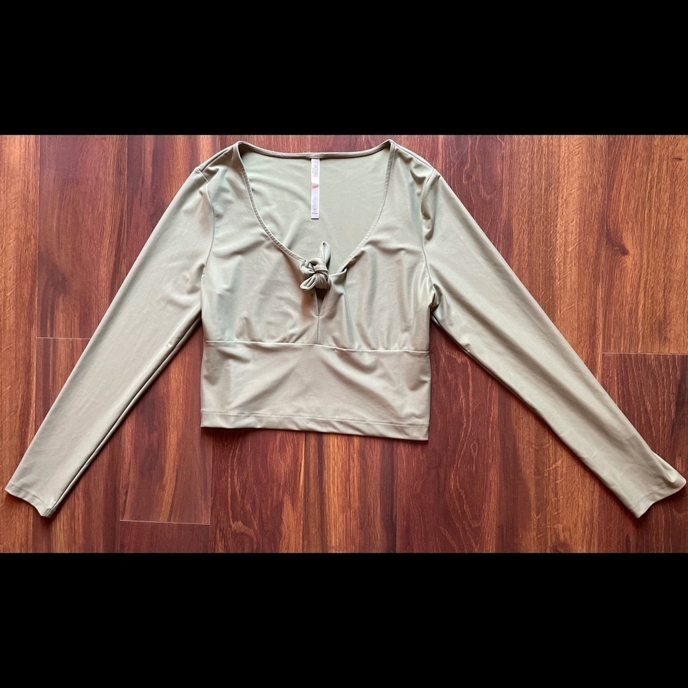 🌿END of SEASON SALE🌿VICTORIA SPORT Crop Top Long Sleeve Green size Large